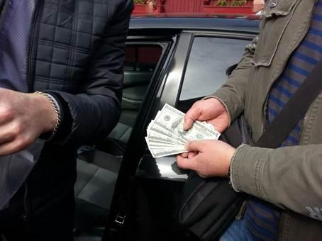 В Чернигове на взятке в 100 тыс. грн «погорел» депутат