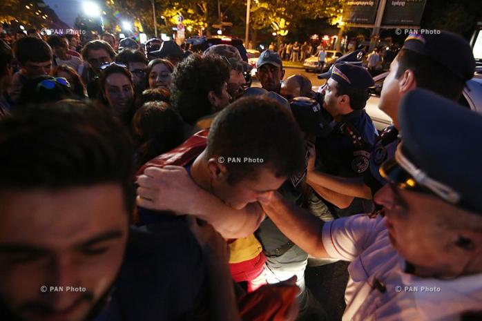 В Єревані розігнали противників підвищення тарифів, 48 осіб затримано
