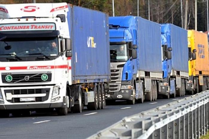 На границе с Крымом из-за блокады скопилось до 200 грузовиков (ВИДЕО)