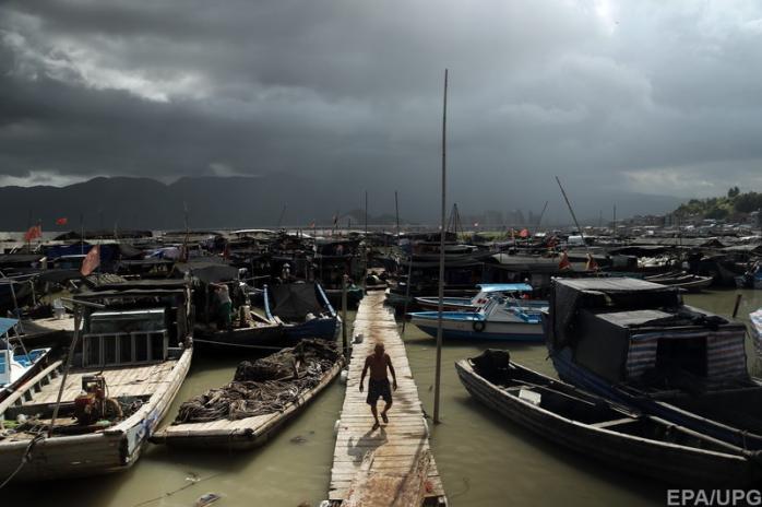 Тайфун в Тайване оставил 2 млн домов без света, есть жертвы
