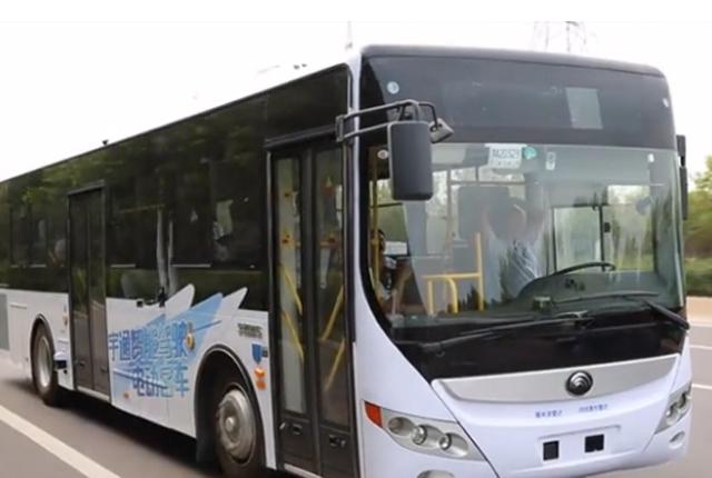 В Китае создали беспилотный автобус (ВИДЕО)