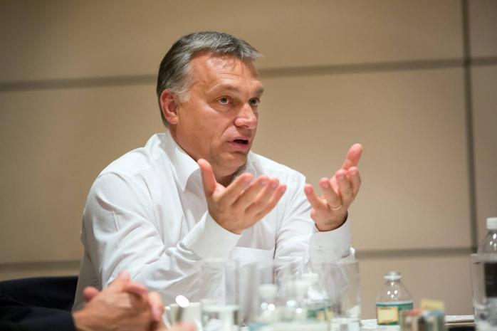 Прем’єр Угорщини пропонує відправити мігрантів до США