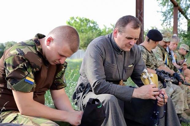На Донбас із Києва їдуть 38 військових капеланів