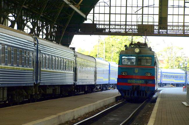 Кабмин даст «Укрзалізниці» 1 млрд грн на новые поезда и ремонт