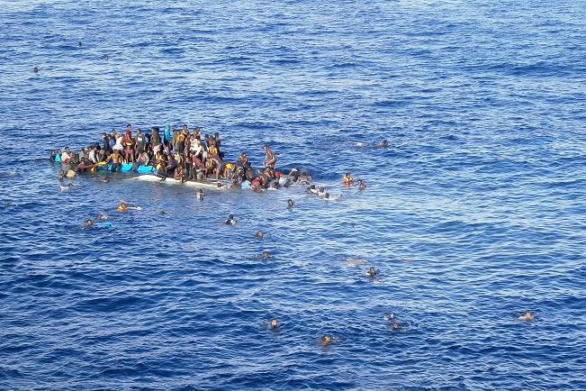 У берегов Египта затонуло судно с беженцами