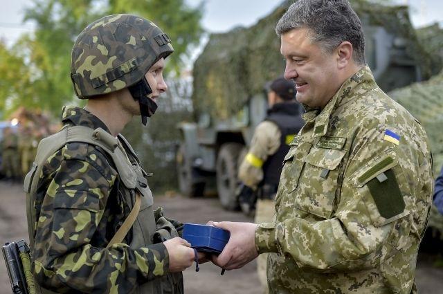 Порошенко нагородив дев’ятьох військовослужбовців на Луганщині