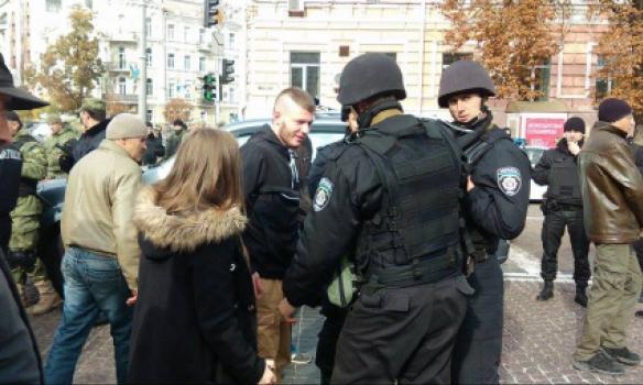 В центре Киева у 12 человек изъяли ножи и пиротехнику