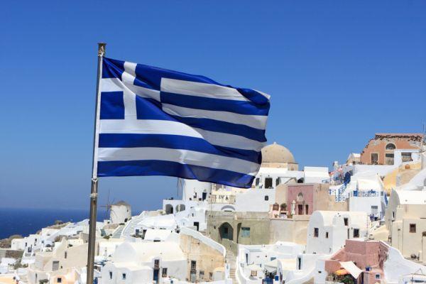 Греция повысила налоги и пенсионный возраст для получения финпомощи