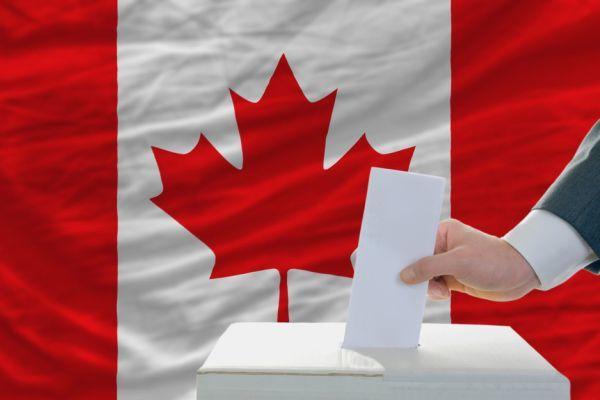 Канадцы сегодня будут выбирать парламент