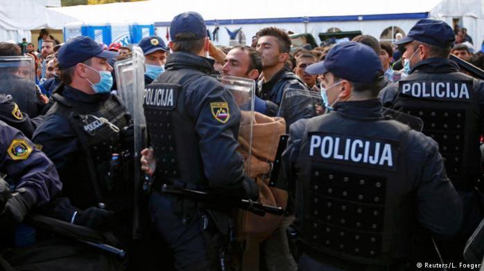 Словения попросила у ЕС полицейских, чтобы справиться с беженцами