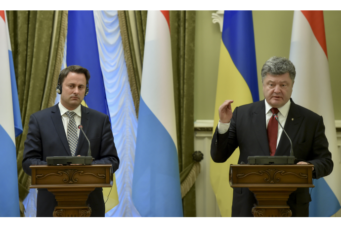 Россия хочет «заговорить» мирный процесс на Донбассе — Порошенко