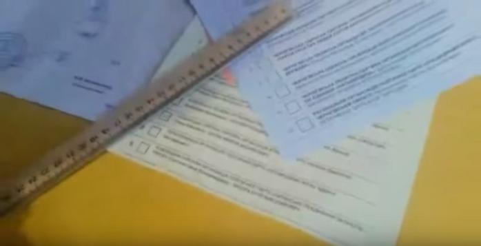 На Черниговщине избирателям раздавали заполненные бюллетени (ВИДЕО)