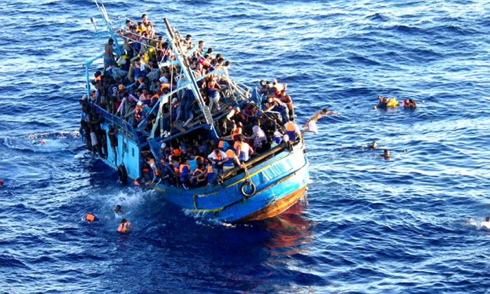 У берегов Греции перевернулось судно с беженцами