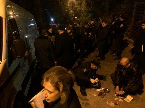 Нападение на дом Садового: подозреваемого задержали на месте событий