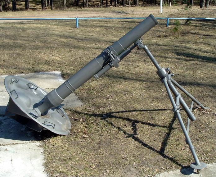 Стрельбы 82 мм миномета. Выстрел 120 миномета. M120 миномёт. Выстрел 120 миномета. Выстрел 120 миномета.