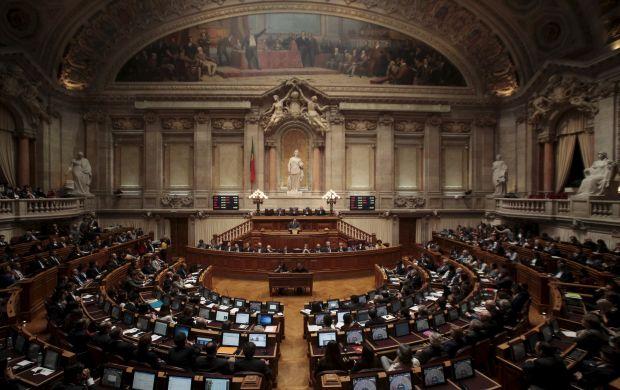 В Португалии отправлено в отставку правительство консерваторов