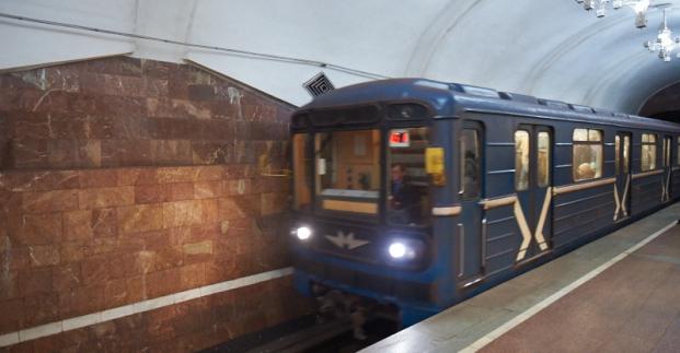 У Харкові чоловік кинувся під потяг метро