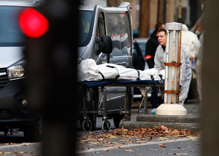 У лікарнях Парижа перебувають близько 300 поранених при нічних терактах