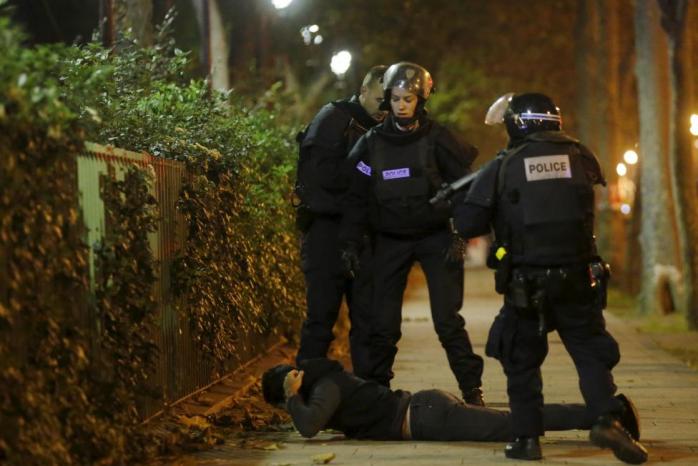 В интернете появилось видео перестрелки с террористами в Париже