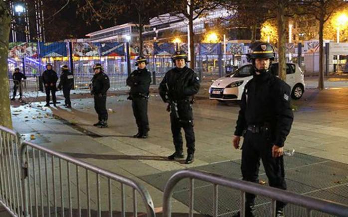 В пригороде Парижа проходит спецоперация против террористов