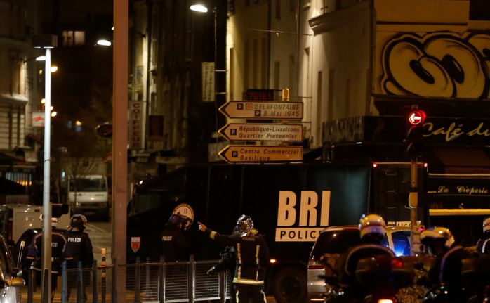 У Парижі вбито терористку, на якій була закріплена вибухівка