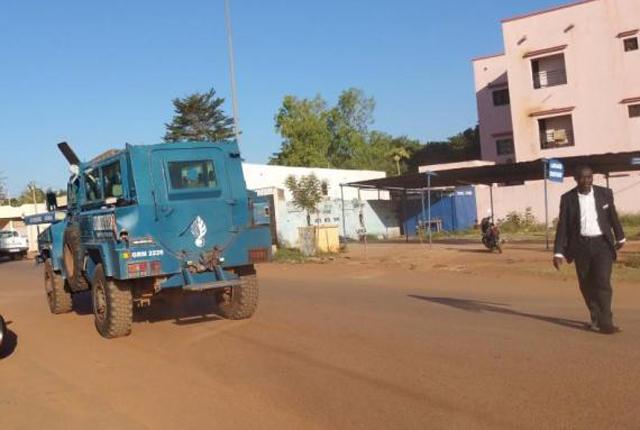 В отеле в Мали остается 138 заложников