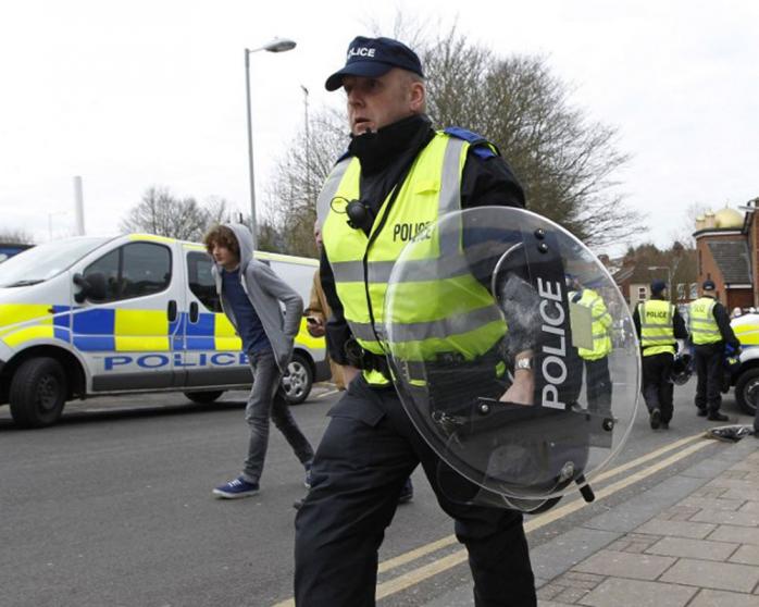 На півдні Лондона поліція перекрила вулицю, евакуюються жителі району