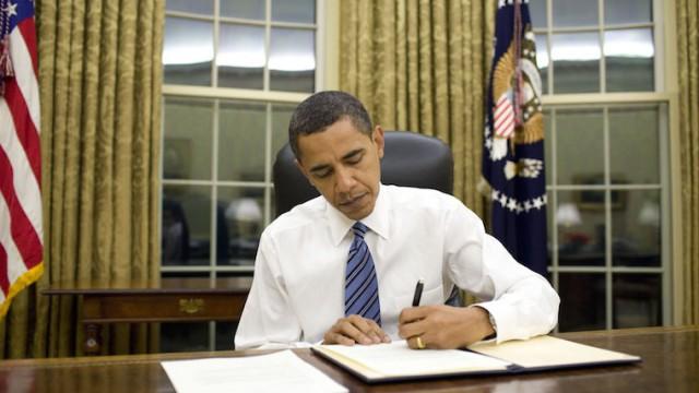 Обама подписал военный бюджет-2016, предусматривающий поставки оружия Украине