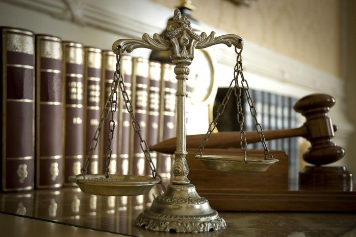Юристы критикуют Порошенко за намерение отложить признание юрисдикции Международного уголовного суда