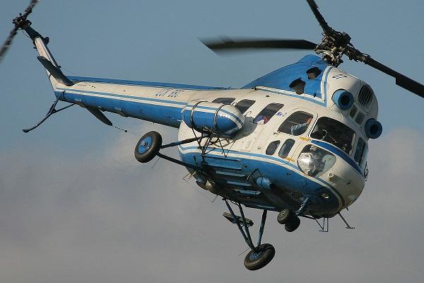 В России в центре города упал вертолет, погиб один человек