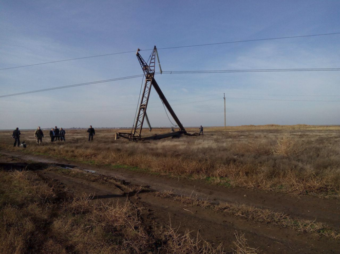 В «Укрэнерго» заявили о готовности подключить ЛЭП в Крым через несколько часов