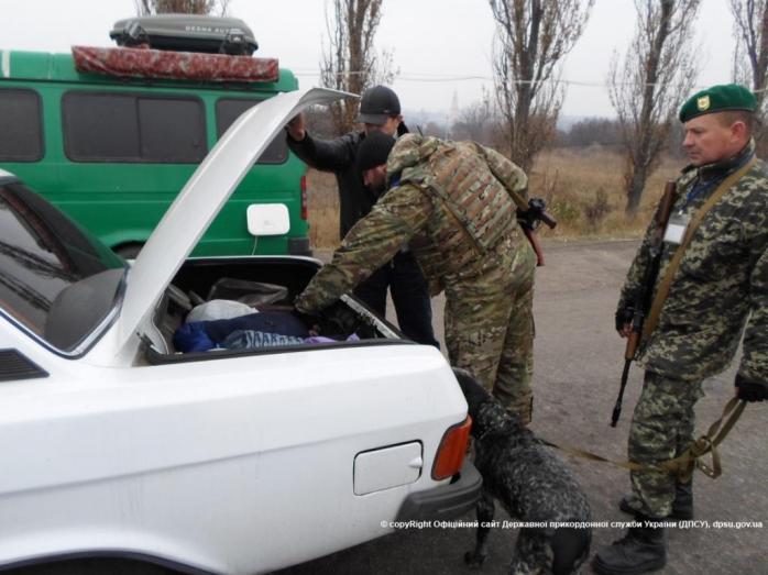 На Донбассе тысяча автомобилей стоит в очередях в пунктах пропуска