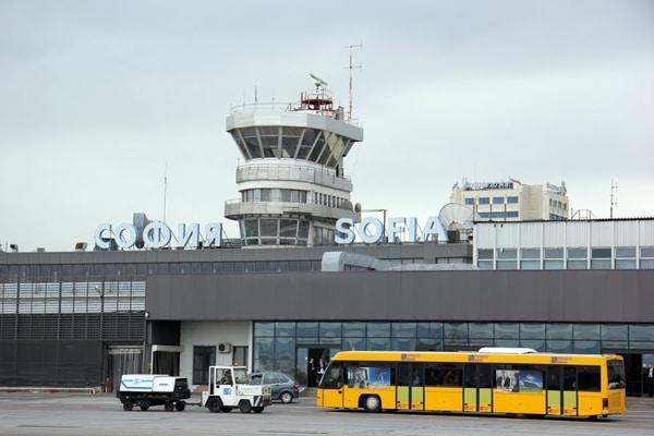 Возле главного аэропорта Болгарии найдена взрывчатка