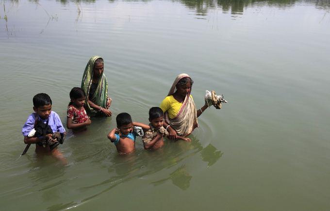 Наводнение в Индии унесло почти 200 жизней (ВИДЕО)