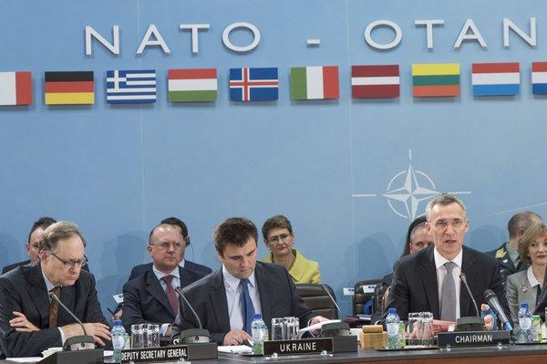 В НАТО заявили о поддержке Украины в гибридной войне с Россией