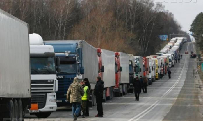 Московская кольцевая дорога заблокирована из-за акции дальнобойщиков