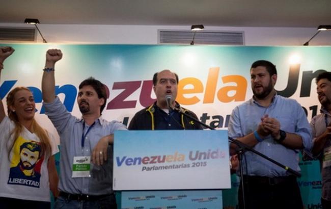 Вперше за 17 років на парламентських виборах у Венесуелі перемогла опозиція