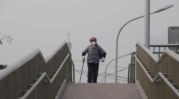 В Пекине объявлен высший уровень опасности из-за смога