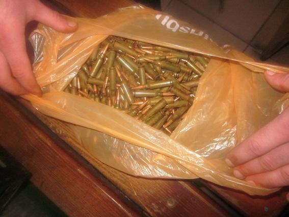 В киевском метро полиция изъяла у военного арсенал боеприпасов
