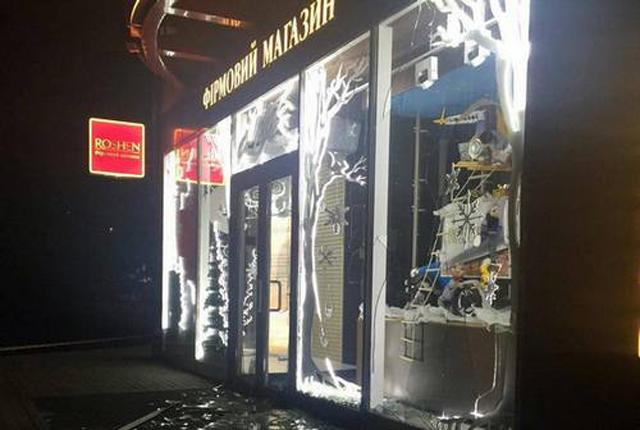 Взрыв у магазина Roshen квалифицирован как повреждение имущества и хулиганство