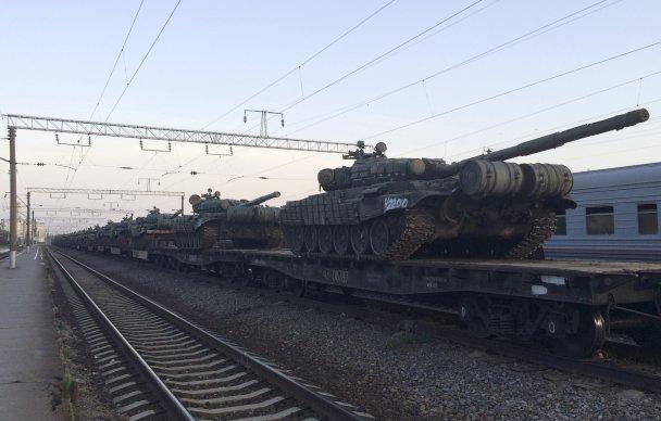 В Ростове-на-Дону замечен поезд с танками, который движется в сторону Украины (ВИДЕО)