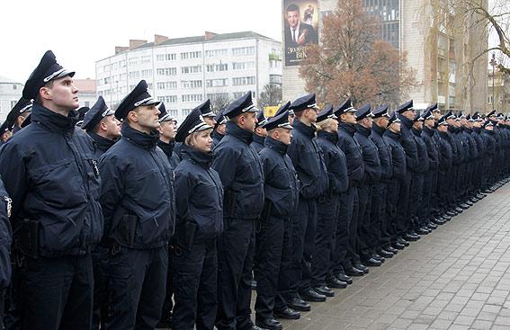 Патрульные полицейские вышли на улицы Луцка (ФОТО)