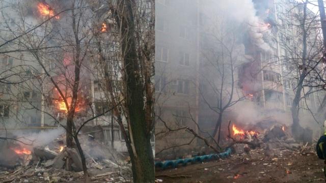 В Волгограде спасатели начали разбирать завалы многоэтажки после взрыва