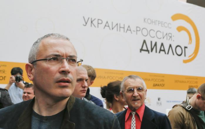 У Москві та Петербурзі обшукують оселі членів «Відкритої Росії» Ходорковського