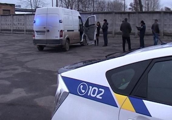 В Киеве вооруженные грабители похитили 200 тыс. грн, ранив двух человек (ФОТО, ВИДЕО)