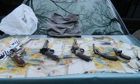 У Києві затримали автомобіль зі зброєю (ФОТО)