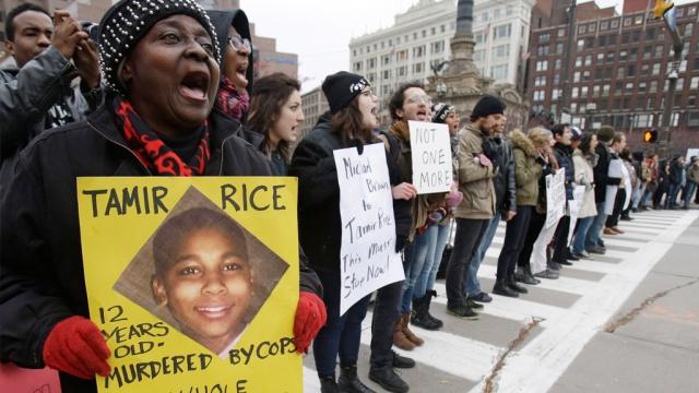 В США протесты из-за оправдания полицейских, застреливших 12-летнего афроамериканца