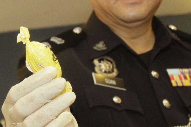 В Малайзии задержали украинку с 2 кг кокаина под видом конфет