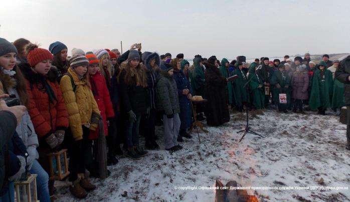 Поляки накануне Рождества передали украинцам Вифлеемский огонь (ФОТО)