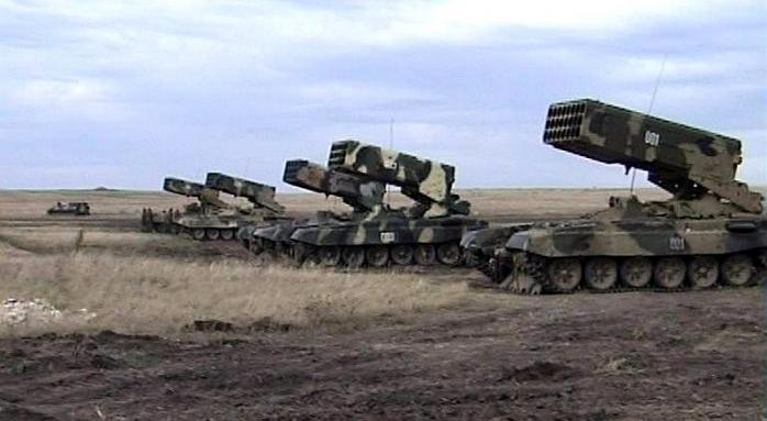 Разведка сообщила о неотведенных боевиками танках и системах «Буратино»